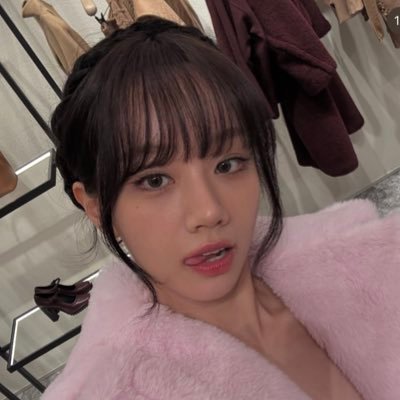 hugsawlee's profile picture. 