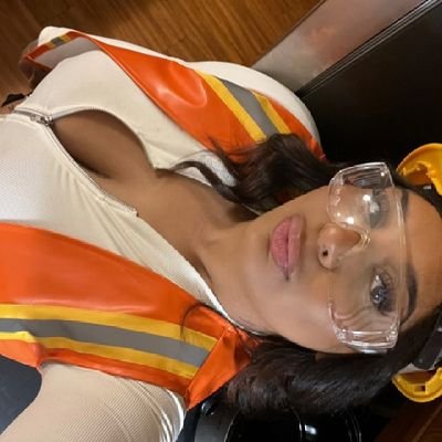 emi_white11's profile picture. I'm down and available for a meet-up and also Dm for your Dropbox link premium content 💕💦🍑