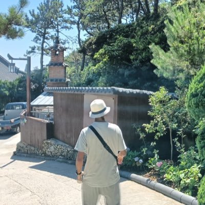 clingycube's profile picture. Racially blind.