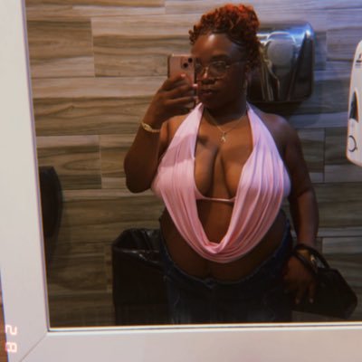 AureeyonaR's profile picture. 28🤎| instagram: littleee__red 👑✨| CA📍