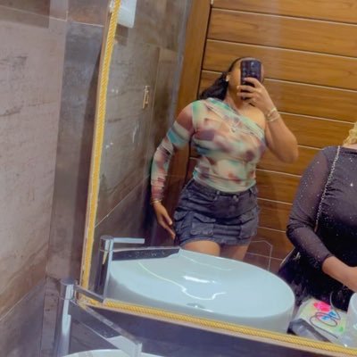 karen_cakes01's profile picture. Cake and smallchops vendor|| Igbo girl|| 30BG|| Instagram: @Karen_cakes_n’_pastries   https://t.co/1klfv2jn4i