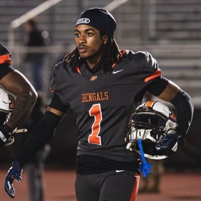 Jahmani_CS22's profile picture. Jahmani Chin-Suer | C/O 2026 | 3⭐️ DB/CB/ATH | 4.0 GPA| 5’10| 170lb | Track Ath | Piper High 🐅 | #1 | JahmaniFball@Gmail.com ⌚️4.37💨