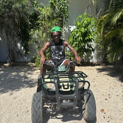 ___CORNELL's profile picture. bigger than life