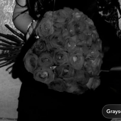 Sf990_'s profile picture. تعلت رايتك في قلب ما يطرد ورى المقفين  وانا من روس قومٍ ما ارتفع قدّامهم رايه