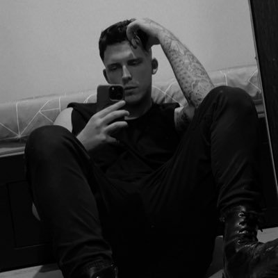 _ayreees_'s profile picture. 𝟡𝟡𝟡. 🇵🇹🏴󠁧󠁢󠁥󠁮󠁧󠁿. keeping the light running at @energiseclub 🖥️.