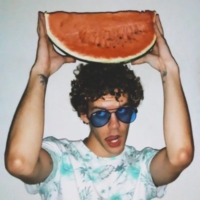 eu_vinnicius_'s profile picture. "Eu permito a todos serem como quiserem, e a mim como devo ser." - Chico Xavier 🖤