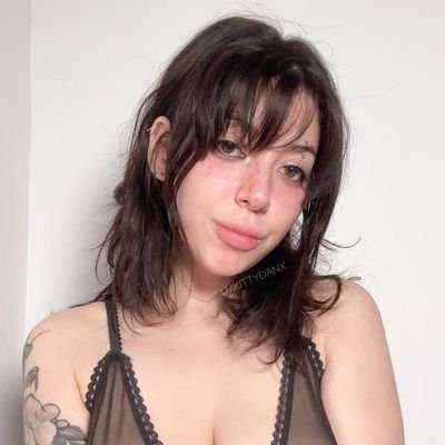 becki91982's profile picture. model and a content creators