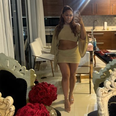 TweetWiithP's profile picture. i jus be sayin shit