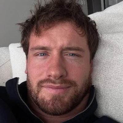 andrewroman8822's profile picture. 