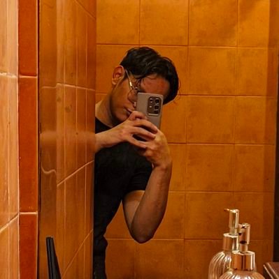 patunashki's profile picture. isinya random (mostly gamon)