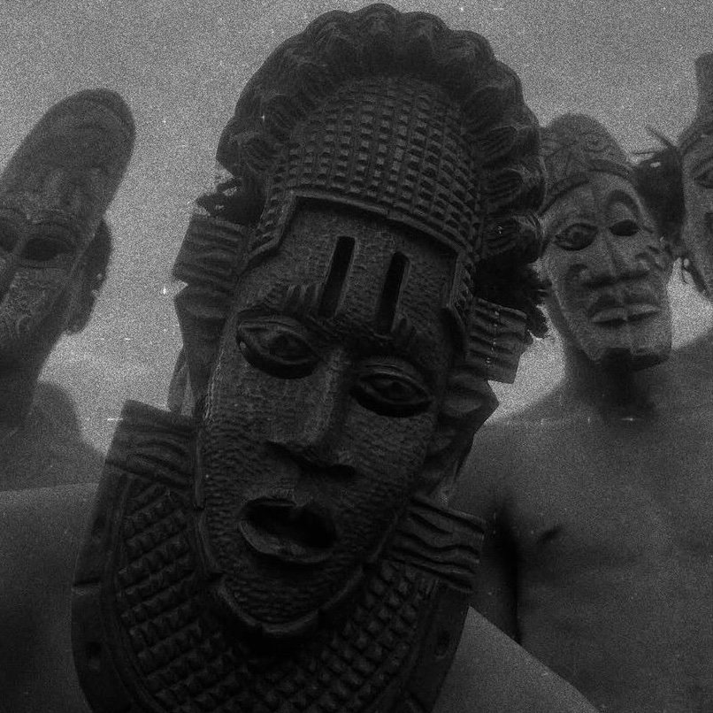 ManInTheM1ddle's profile picture. 