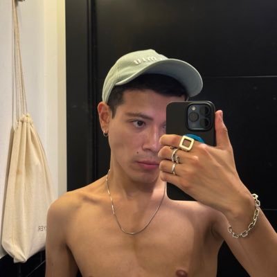 emXCT's profile picture. fashion enthusiast | confidence activist | finance