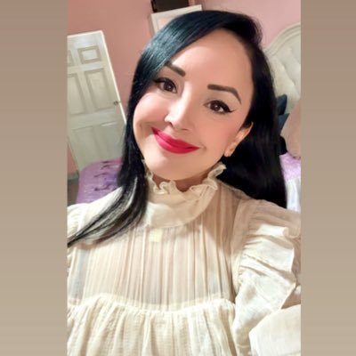 MaryMolinaOro's profile picture. Raised by wolves 🐺