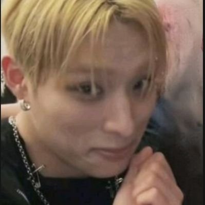 pengucollect's profile picture. 