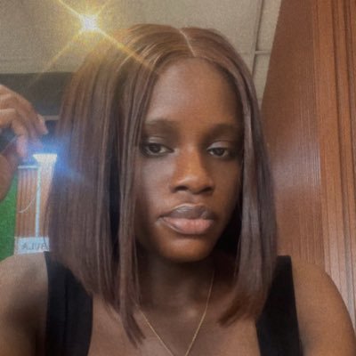 eniolaadeyeye_'s profile picture. Feminist • Obsessive F.R.I.E.N.D.S fan • Product designer • Content Marketer • Lana Del Rey