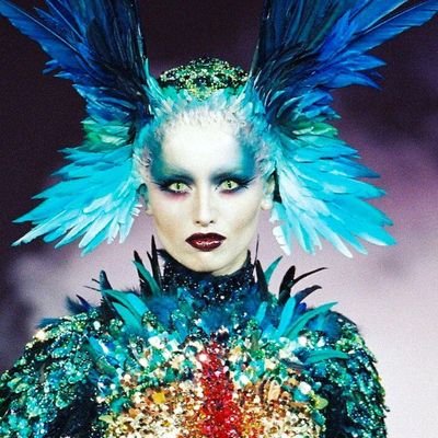 losotomace's profile picture. 🏴‍☠️ Stained-glass glazier and a psycho