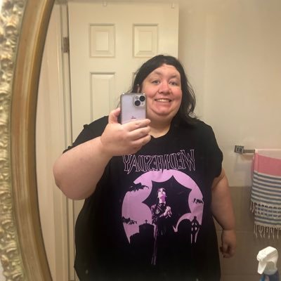 tilanavel's profile picture. What's meant to be will always find a way. Love my friends so much! She/her