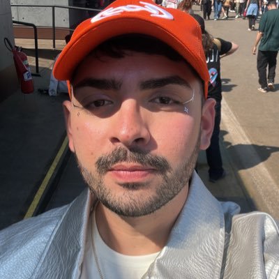 lukegilesof's profile picture. Cantor, Compositor e KatyCat 🧙🏻‍♂️ 143