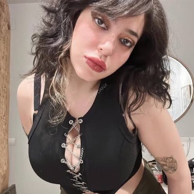 MikiElizab9236's profile picture. Guys follow to 1k🥰