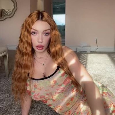 elliejemmy6's profile picture. Follow me back,  get just a nude picture of me ❤️😍