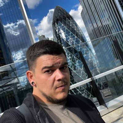 AkaPelu's profile picture. Graphic Designer / Motion graphics / Illustrator / Concept Design | Twitch : Akapelu 📹