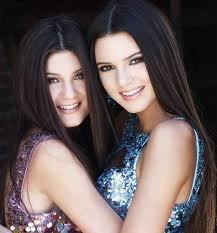 iloveee @kendalljenner and @kyliejenner soo much they r both amazing,funny,pretty and i will always support thm and love them xoxoxo