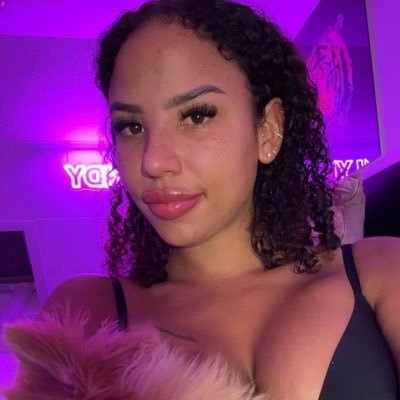 reacheal684's profile picture. 