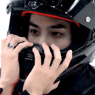 songkangih's profile picture. to https://t.co/WxYsC9GUWO | his presence a magnetic pull of calm strength and subtle vulnerability.