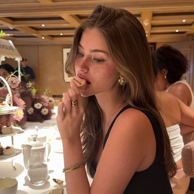 auriemist's profile picture. Oh Polly!⠀⠉ 𖦞ㅤ⠀₯.⠀03⠀:⠀Whisper Tones . . She Blooms in Satin Sound⠀𐂱⠀( St, dandelion )⠀✶⠀Eclipse and Amber Stillness.