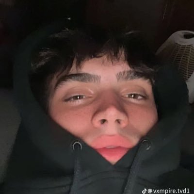 Capriceee18's profile picture. Jarren stan • Caprice stan