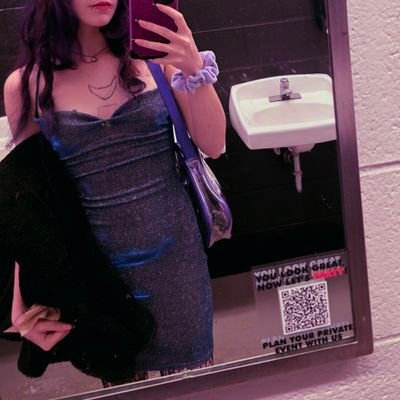 cosmic_br0wnie_'s profile picture. Adress me as ma'am.
$cosmic0cash 💝
Strictly feet
I don't do fees or transaction fees.