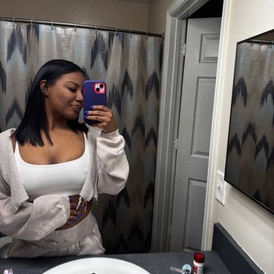 lostlouboutin's profile picture. aqua | 9.17 🫶🏽