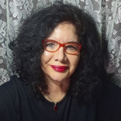 AuroraMLeao's profile picture. Jornalistatriz, poeta, mas q sujeita chata sou eu q não acha nada engraçado: job, budget, like, fit, trendy, lacre, hype, dorama, eu acho tudo isso um saco...