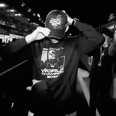 sung_Spider's profile picture. Jeno, Vernon y yo bancando a MV1 y OP81.°•°