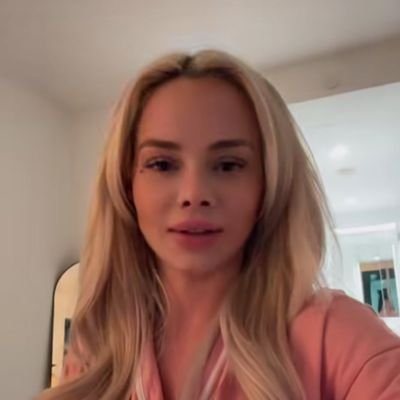 JessicaRob65442's profile picture. 