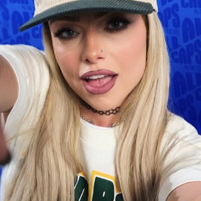 reiqning's profile picture. your favorite wrestler’s, favorite wrestler.