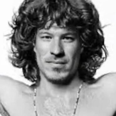 elAleGuarrero's profile picture. Echando el #GallitoMañanero L-V 7h y Selector Vinil en #LaMusiqueEnVerite S 11h por @Codigo21_Radio / armónica en @holabelafonte y #StormyMonday 100% blues