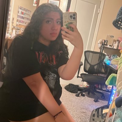 HoldingOnToLex's profile picture. 24 || she/her