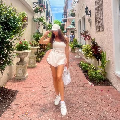 everly2y62671's profile picture. ⭐️ Life owes us nothing. We should accept reality and be thankful things aren't worse.⭐️
 🚫  Robots  ❌  Pornography