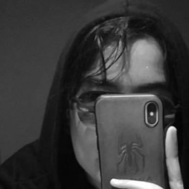 2iitl's profile picture. من عام الأول و أنا أنادي