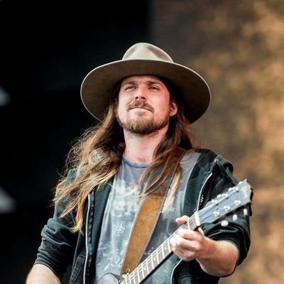 avsnotvictor05's profile picture. American singer- song writer