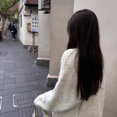 hywavlsfed's profile picture. I counter sharpness with gentleness,
melt indifference with kindness,
accumulate strength in silence, and flourish through hard work. 🌾☀️