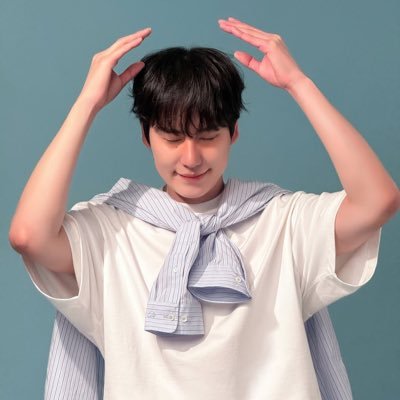 Jqlee04's profile picture. maybe we fall and maybe we fly