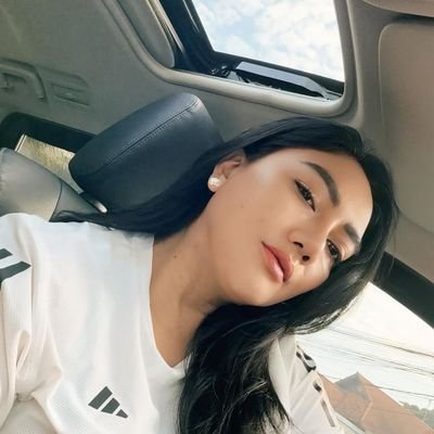 HennyAmeli63333's profile picture. 