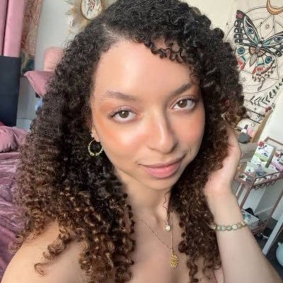 olivia222112's profile picture. 