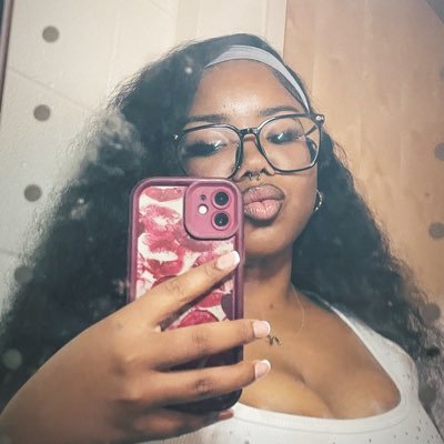 NottheerealV's profile picture. - Captain V! Ms.bunni🐰