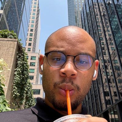 issafemme's profile picture. aquarius | he/him/sis 🧚🏽‍♂️