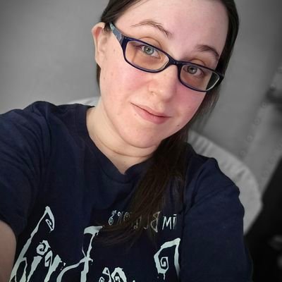 Megan_M_Glass's profile picture. That one diabetic girl who creates art ✍️🏼