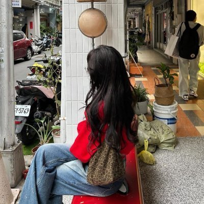 bnxfekele's profile picture. 高価な物より、心が満たされる瞬間の方がずっと贅沢。
歳を重ねてようやく、その意味がわかるようになった。
韓国、スウェーデン、アメリカを旅しました。行くべき場所があれば、ぜひ教えてください。ありがとう。
——旅では景色を、相場では流れを読む。どちらも“本質を見る力”が一番の財産。