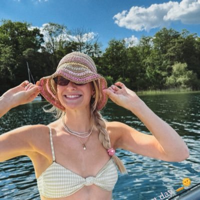 feefyfee's profile picture. 𝙴𝚇𝙾 | 𝙳𝙰𝚈𝟼 ♡︎ 𝚅𝚘𝚕𝚕𝚎𝚢𝚋𝚊𝚕𝚕 ♡︎ 🇹🇭 #อุสาที่พ่อสร้าง 🇺🇸 #dieschmetterlinge 🇩🇪